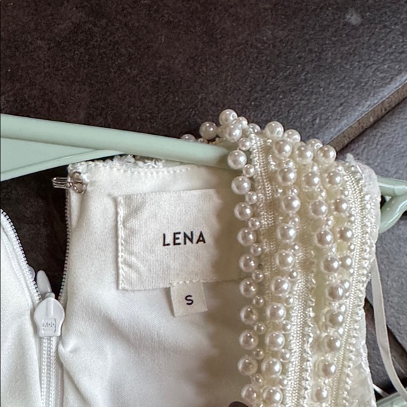 Chic White Halter Wedding Dress - Picture 7 of 8